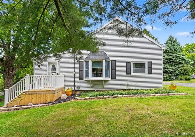 Homes for sale in Lansing, MI | 1014 Pearl St, Lansing, MI 48906 | MLS# 61008465