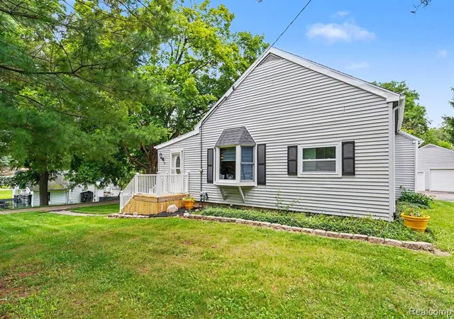 Homes for sale in Lansing, MI | 1014 Pearl St, Lansing, MI 48906 | MLS# 61008465