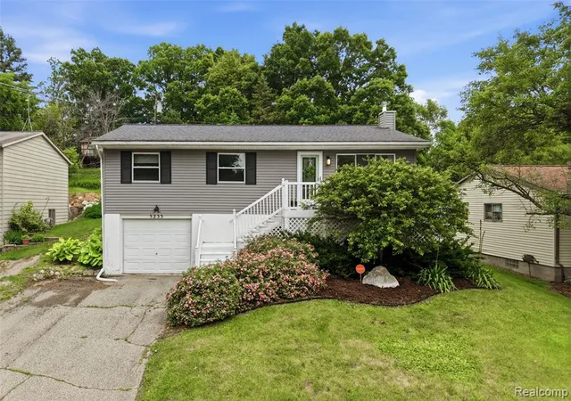 Homes for sale in Brighton, MI | 5233 Van Winkle St, Brighton, MI 48116 | MLS# 61003848