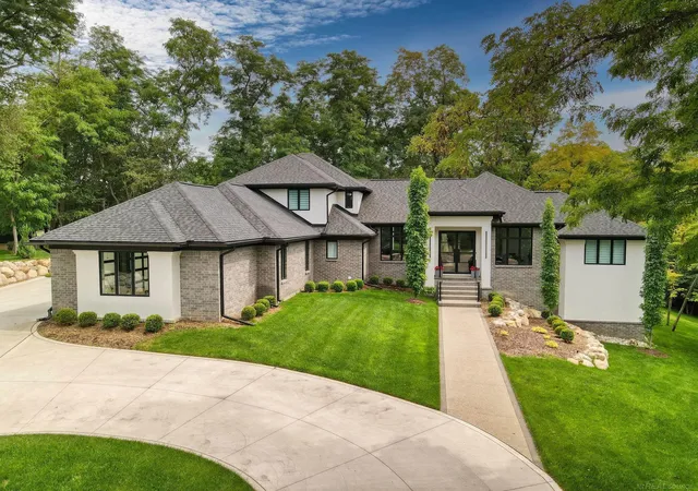 1st image of 521 Iroquois Ct, Oxford, MI 48371 | MLS# 50218892