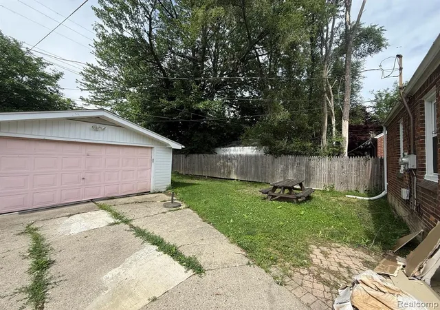 Homes for sale in Harper Woods, MI | 20056 Roscommon St, Harper Woods, MI 48225 | MLS# 61003814