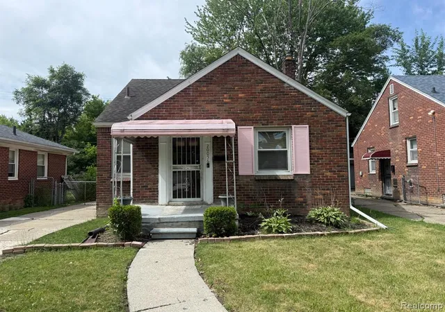 Homes for sale in Harper Woods, MI | 20056 Roscommon St, Harper Woods, MI 48225 | MLS# 61003814