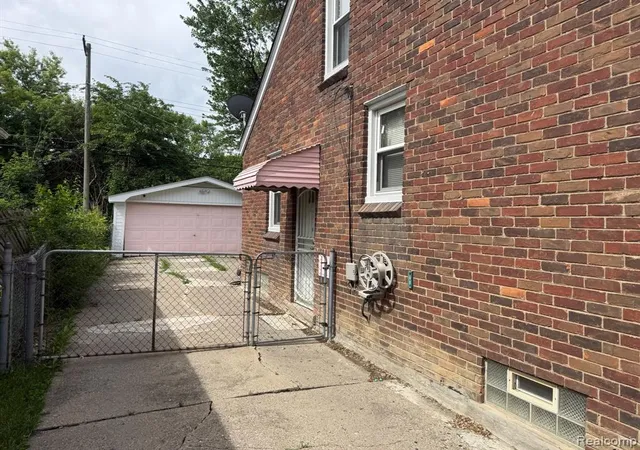 Homes for sale in Harper Woods, MI | 20056 Roscommon St, Harper Woods, MI 48225 | MLS# 61003814