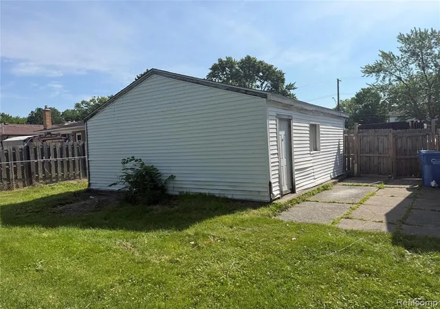 4th image of 25453 Pine View Ave, Warren, MI 48091 | MLS# 61010978