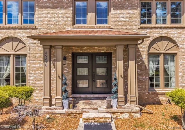 Photo 3 of Sale Pending at 39376 Heatherbrook Dr, Farmington Hills, MI 48331 | MLS# 60998523 | Listing updated on 2026-08-09