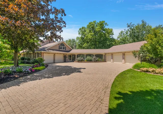 3rd image of 6130 Eidson Rd, Saint Joseph, MI 49085 | MLS# 70472097