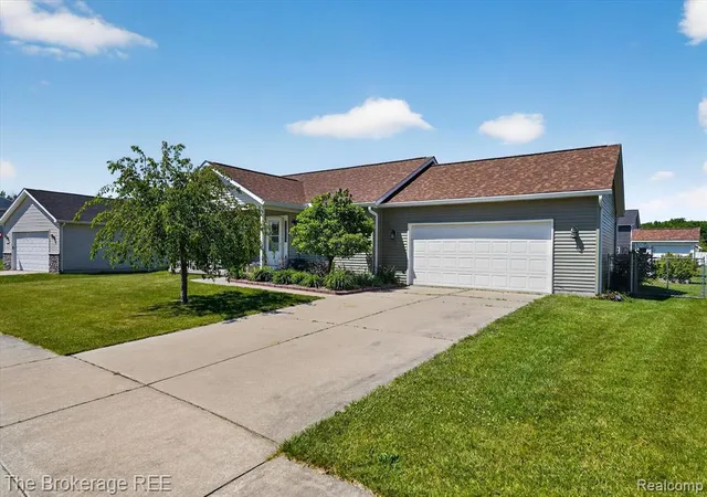 Homes for sale in Davison, MI | 2092 Brier Crest Dr, Davison, MI 48423 | MLS# 60999804