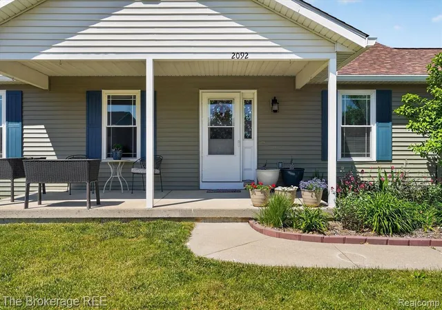 3rd image of 2092 Brier Crest Dr, Davison, MI 48423 | MLS# 60999804