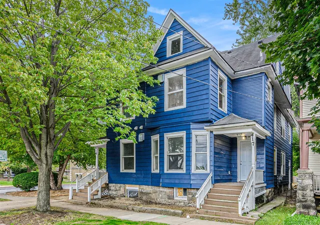 1st image of 415 W Walnut St, Kalamazoo, MI 49007 | MLS# 70528408