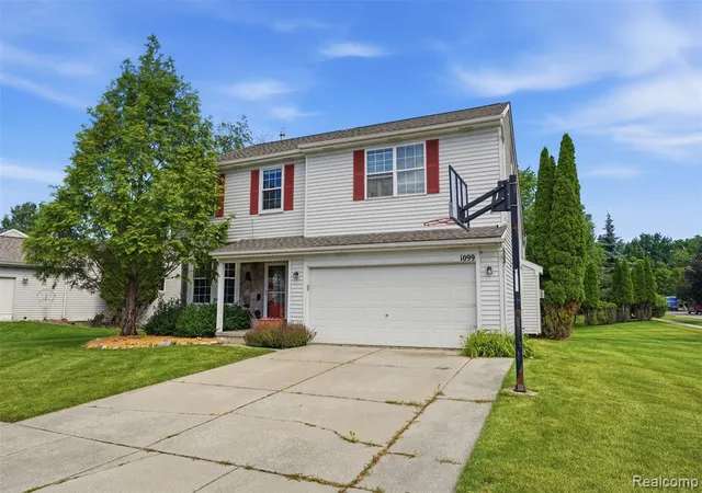 Homes for sale in Fenton, MI | 1099 Carriage Hill Dr, Fenton, MI 48430 | MLS# 61006031