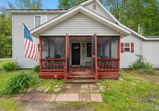 Homes for sale in Clay, MI | 3915 Fruit St, Clay, MI 48001 | MLS# 60995164