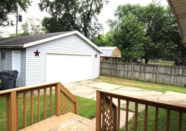 12th image of 447 Riverside Dr, Watervliet, MI 49098 | MLS# 70552032
