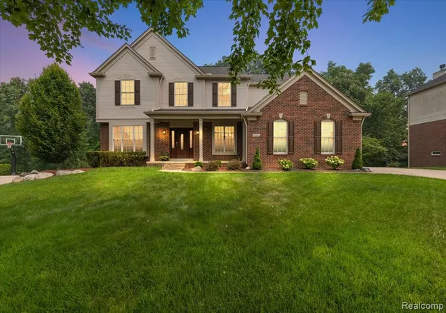 Photo 2 of Sale Pending at 1885 Avon Glen Ln, Lake Orion, MI 48360 1236 | MLS# 61012696 | Listing updated on 2026-09-13