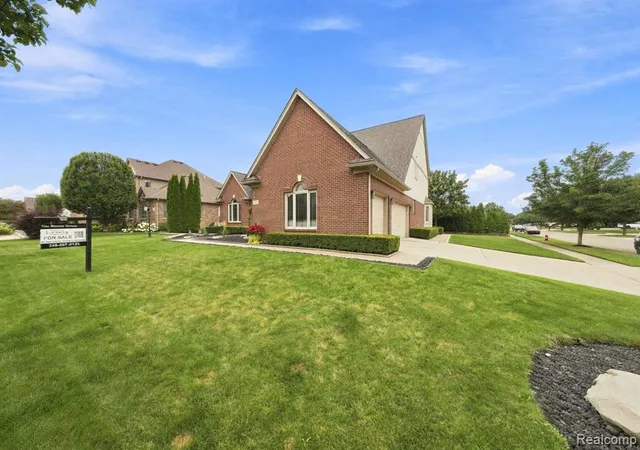 Photo 3 of Sale Pending at 14257 Mandarin Dr, Shelby Township, MI 48315 | MLS# 61009473 | Listing updated on 2026-09-09