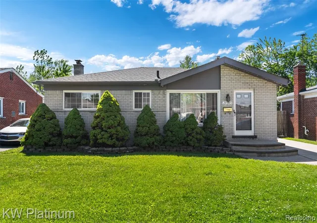 Homes for sale in Eastpointe, MI | 24545 Raven Ave, Eastpointe, MI 48021 | MLS# 61003057