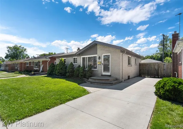 Homes for sale in Eastpointe, MI | 24545 Raven Ave, Eastpointe, MI 48021 | MLS# 61003057