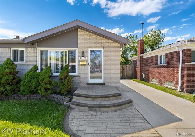 Homes for sale in Eastpointe, MI | 24545 Raven Ave, Eastpointe, MI 48021 | MLS# 61003057