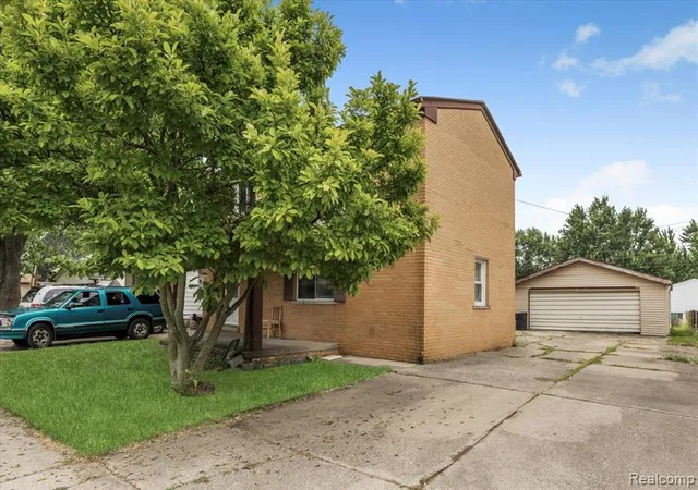 3rd image of 19578 Opal St, Clinton Township, MI 48035 | MLS# 60952091