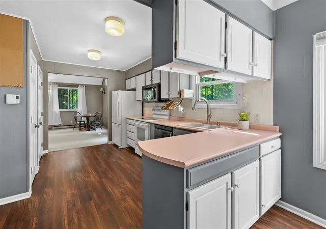 Photo 4 of Sale Pending at 9299 W Avenue, Vicksburg, MI 49097 | MLS# 70550136 | Listing updated on 2026-09-15