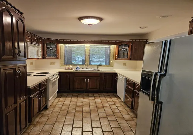 5th image of 689 Oakway Dr #24, Norton Shores, MI 49441 | MLS# 70548507