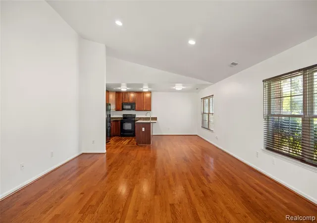 4th image of 42268 Hanover Dr #4, Van Buren Township, MI 48111 | MLS# 60999426