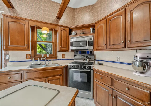 Photo 3 of Single family home for sale at 635 Ogden Ave, Escanaba, MI 49829 | MLS# 50215380 | Listing updated on 2026-07-19
