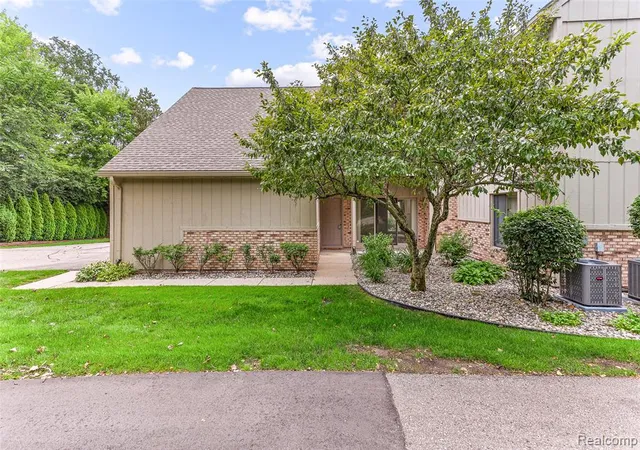 Homes for sale in Farmington Hills, MI | 29231 Laurel Dr #80, Farmington Hills, MI 48331 | MLS# 61009310