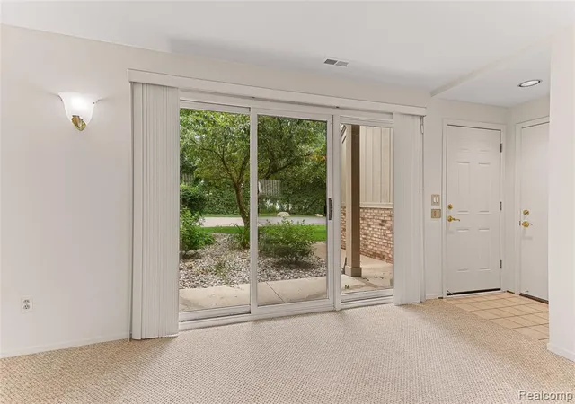 Homes for sale in Farmington Hills, MI | 29231 Laurel Dr, Farmington Hills, MI 48331 2819