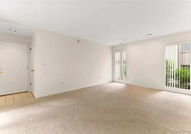 Homes for sale in Farmington Hills, MI | 29231 Laurel Dr, Farmington Hills, MI 48331 2819