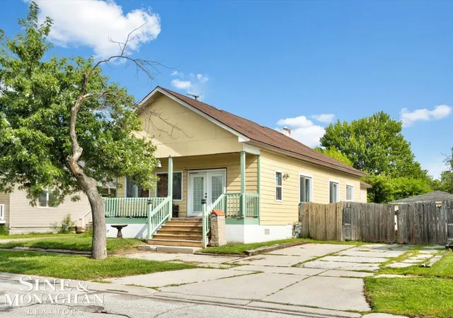 Photo 1 of Single family home for sale at 1219 White St, Port Huron, MI 48060 | MLS# 50217602 | Listing updated on 2026-09-02