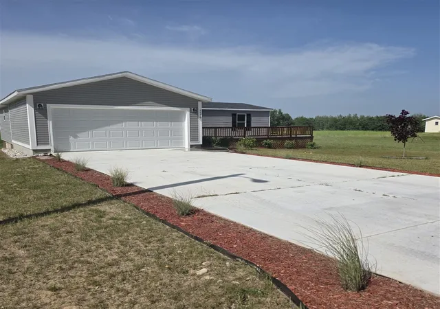 Photo 2 of Single family home for sale at 5556 W Lake Blvd, Hart, MI 49420 | MLS# 70543174 | Listing updated on 2026-08-29