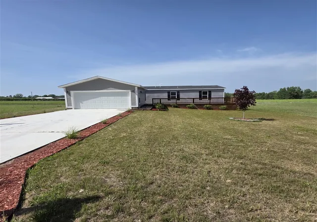 Photo 3 of Single family home for sale at 5556 W Lake Blvd, Hart, MI 49420 | MLS# 70543174 | Listing updated on 2026-08-29