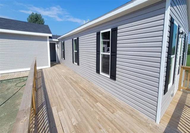 Photo 3 of Single family home for sale at 5556 W Lake Blvd, Hart, MI 49420 | MLS# 70543174 | Listing updated on 2026-08-29