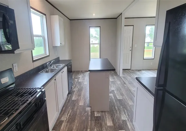 Photo 4 of Single family home for sale at 5556 W Lake Blvd, Hart, MI 49420 | MLS# 70543174 | Listing updated on 2026-08-29