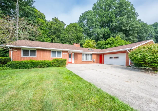 Photo 1 of Single family home for sale at 4334 Laurel Dr, Saint Joseph, MI 49085 | MLS# 70549612 | Listing updated on 2026-08-25