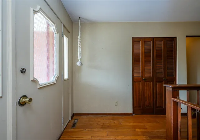Photo 3 of Single family home for sale at 4334 Laurel Dr, Saint Joseph, MI 49085 | MLS# 70549612 | Listing updated on 2026-08-25