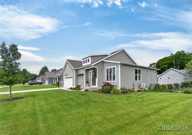 Homes for sale in Allendale, MI | 5901 Lynn Dr, Allendale, MI 49401 | MLS# 70539723