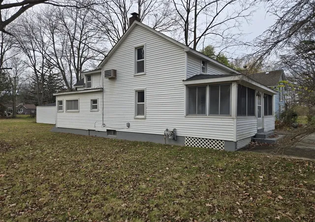 Homes for sale in Grosse Ile, MI | 25438 4th St, Grosse Ile, MI 48138 | MLS# 70509989