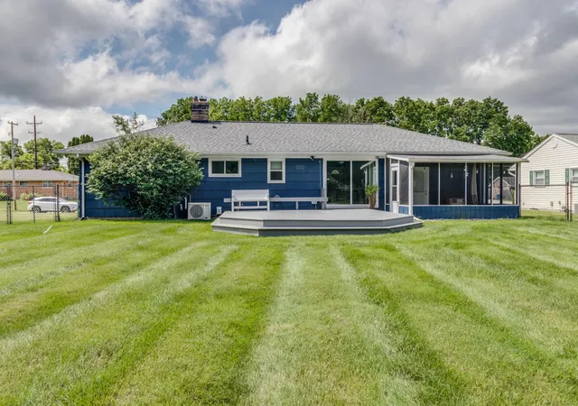 Homes for sale in Battle Creek, MI | 344 Lakeshore Dr, Battle Creek, MI 49015 | MLS# 70542008