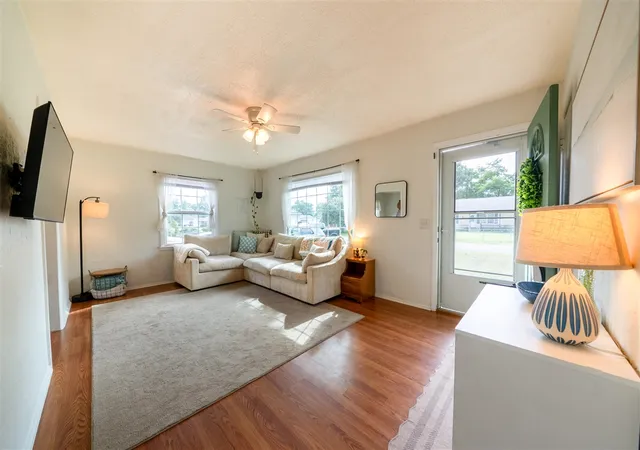 Photo 3 of Sale Pending at 1210 Woodcrest St, Muskegon, MI 49442 | MLS# 70554279 | Listing updated on 2026-09-09
