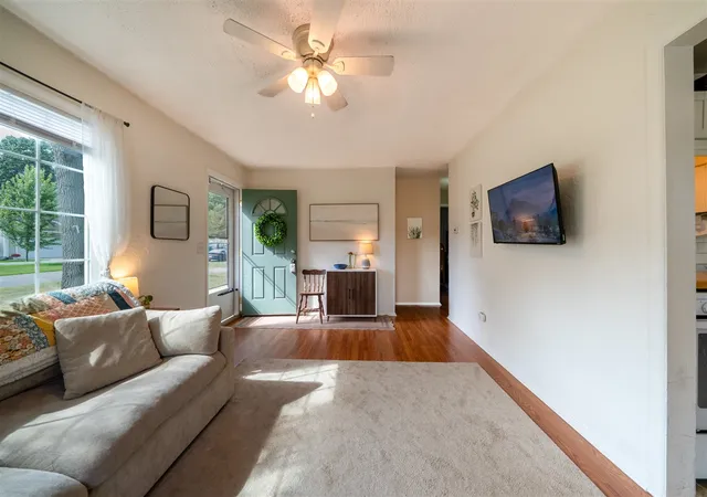Photo 4 of Sale Pending at 1210 Woodcrest St, Muskegon, MI 49442 | MLS# 70554279 | Listing updated on 2026-09-09