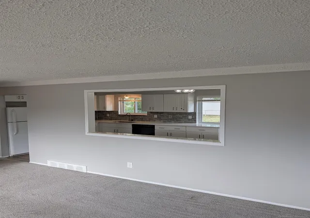 Photo 3 of Sale Pending at 31490 Gloede Dr, Warren, MI 48088 | MLS# 50220183 | Listing updated on 2026-08-31