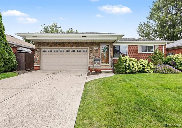2nd image of 22406 Barton St, Saint Clair Shores, MI 48081 | MLS# 61021201