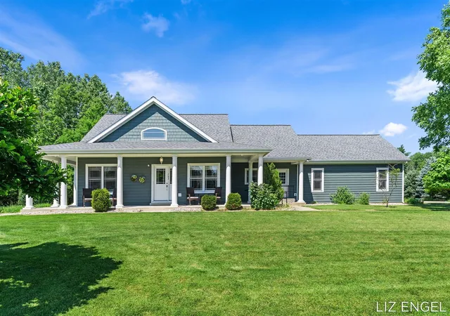 Photo 2 of Single family home for sale at 762 Wilderness Ridge Dr, Douglas, MI 49406 | MLS# 70544670 | Listing updated on 2026-09-09