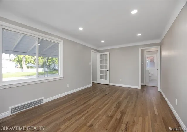 Homes for sale in Eastpointe, MI | 23101 Shakespeare Ave, Eastpointe, MI 48021 | MLS# 60998765