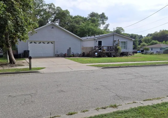 Photo 1 of Sale Pending at 931 W Barney Ave, Muskegon, MI 49441 | MLS# 70553507 | Listing updated on 2026-08-31