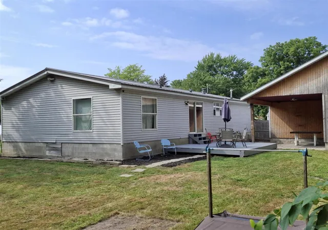 Photo 3 of Sale Pending at 931 W Barney Ave, Muskegon, MI 49441 | MLS# 70553507 | Listing updated on 2026-08-31