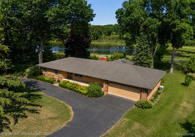 Homes for sale in Pinckney, MI | 5524 Lawrence Ct, Pinckney, MI 48169 | MLS# 61009609