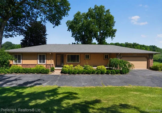 Homes for sale in Pinckney, MI | 5524 Lawrence Ct, Pinckney, MI 48169 | MLS# 61009609
