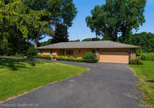 Homes for sale in Pinckney, MI | 5524 Lawrence Ct, Pinckney, MI 48169 | MLS# 61009609